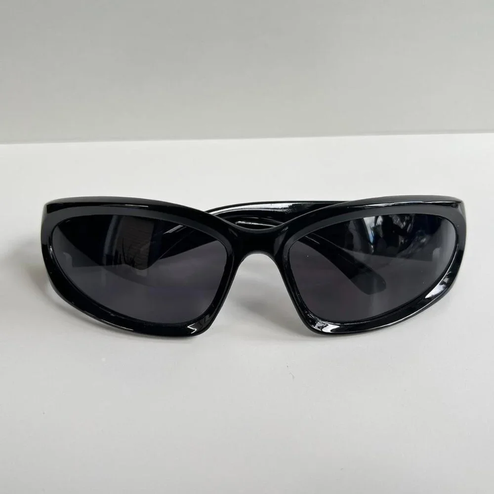 y2k 2000s vintage style black surfer sporty sunglasses